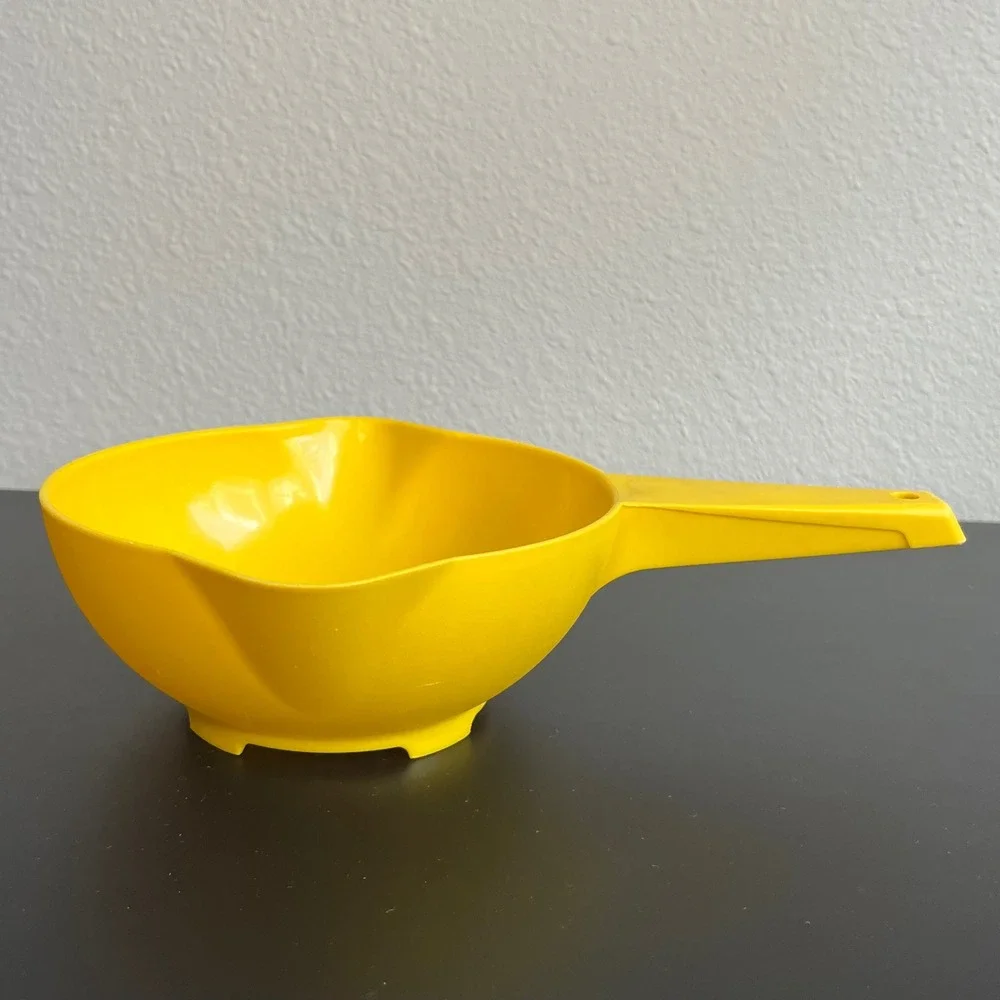 Vintage Tupperware 1 Quart Colander Strainer Handle Yellow Small Durable Kitchen